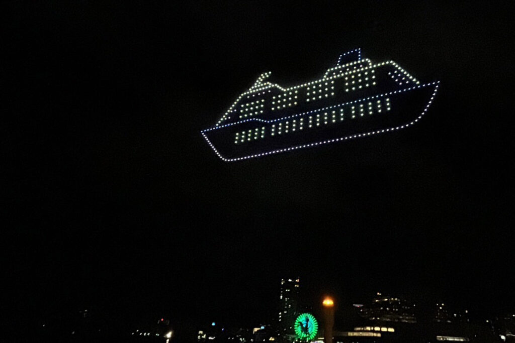 BAY VIEW KOBEの特等席！港の夜景をデザインする貸切ナイトクルーズと洋上のドローンショー「THE KOBE CRUISE ルミナス神戸2」の画像