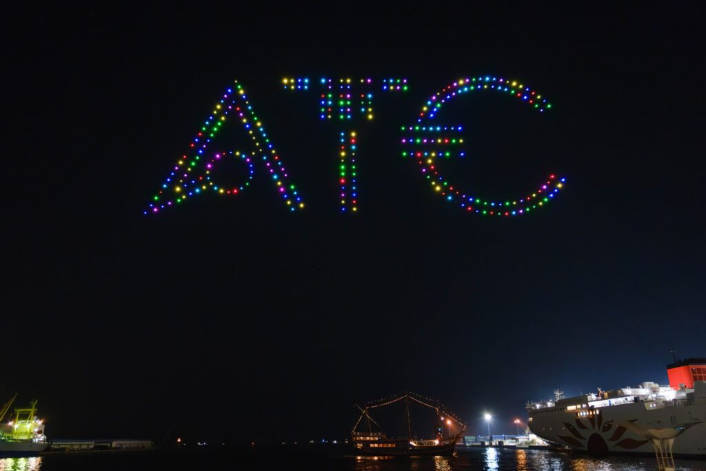 ATC前海上-カッターレースドローンショー「ATC」の画像