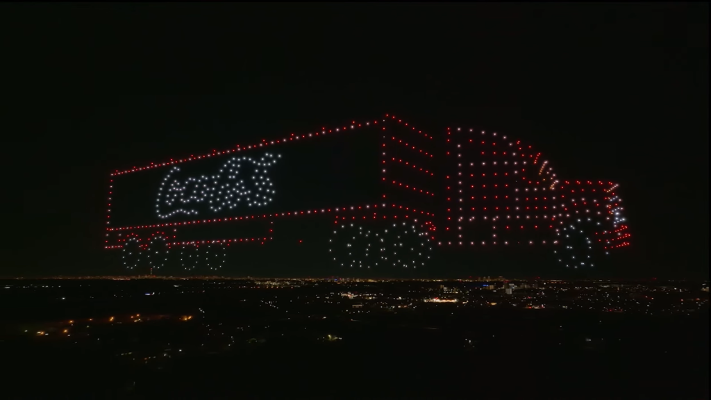 コカ•コーラ クリスマスドローンショー 空飛ぶクリスマストラック メイン画像