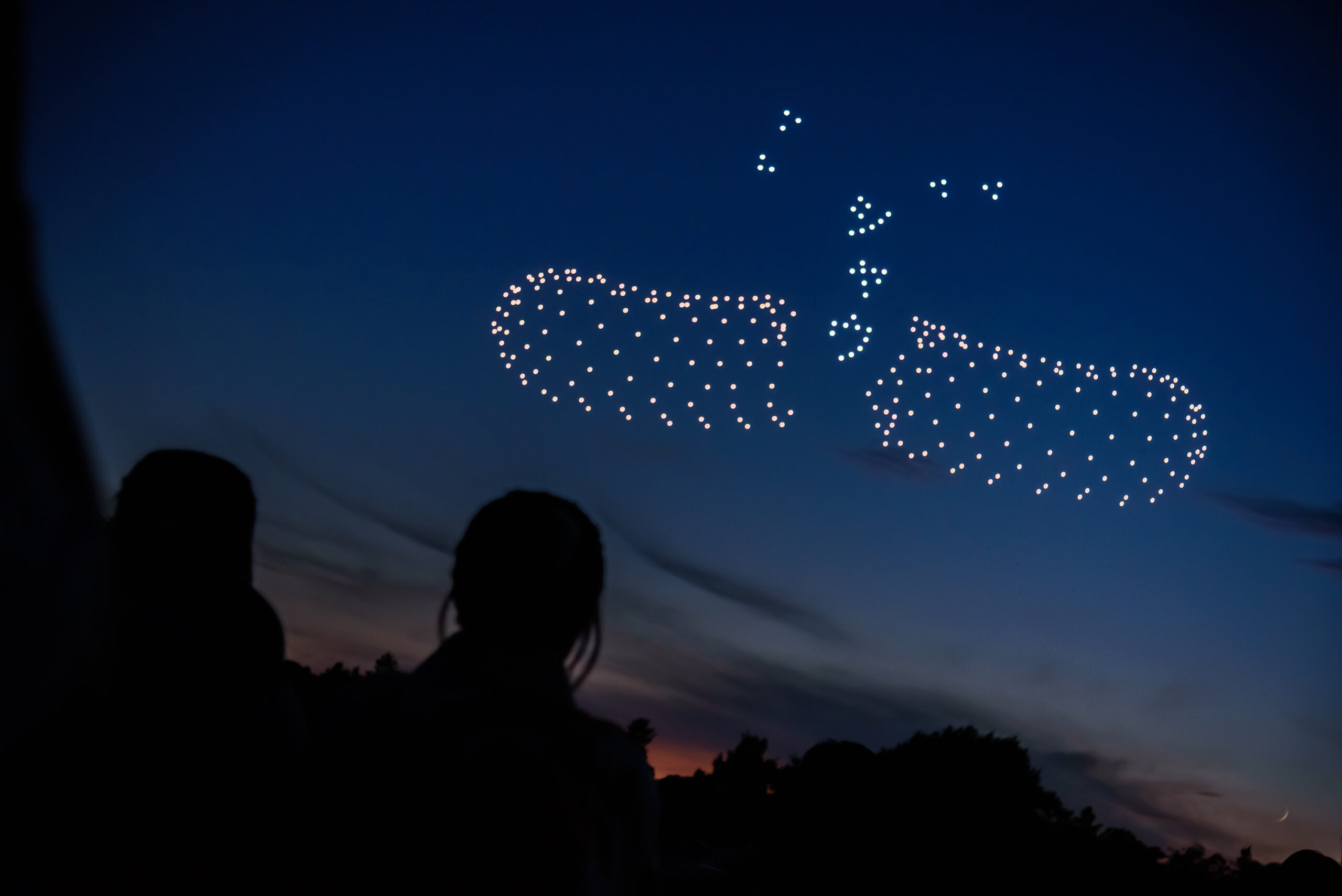 シャウエッセン-花火-ドローン